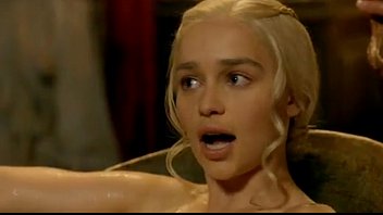Emilia clark desnuda