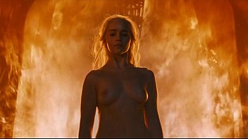 Emilia clarke hot bikini