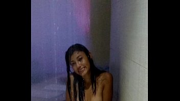 Bañandose desnuda