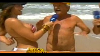 Mujeres en la playa nudista