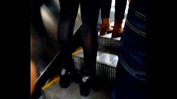Mujeres calientes en el metro