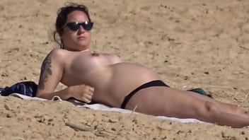 Chicas en topless en la playa