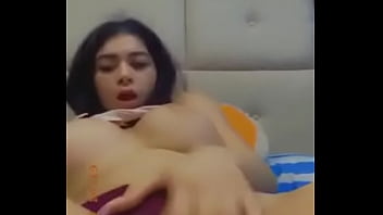 Chica linda se masturba